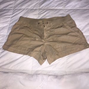 Woman’s Khaki shorts